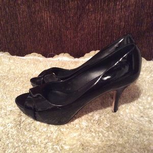 White House/ Black Market Open Toe P. Leather Sz 8